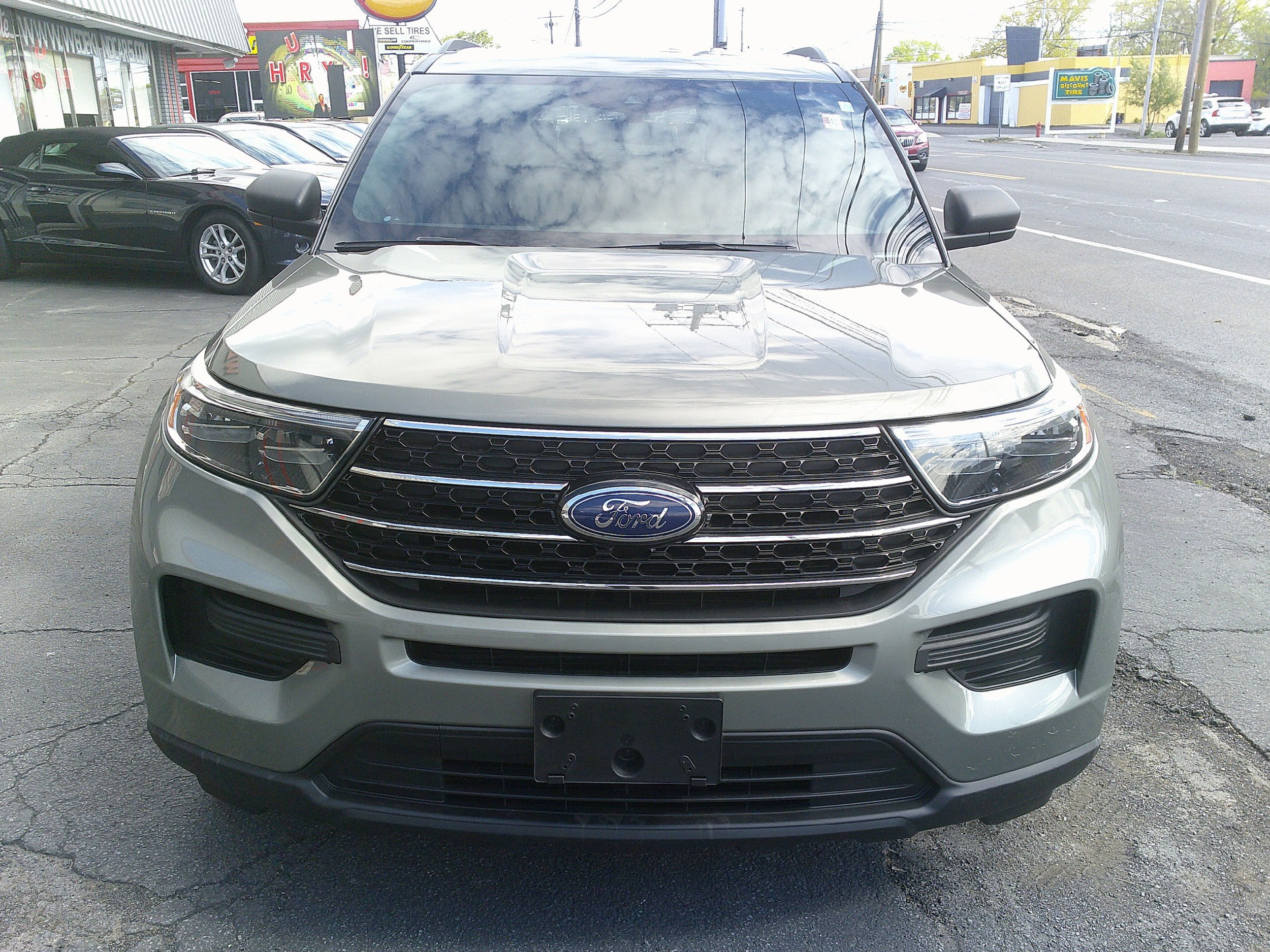 Used 2020 Ford Explorer XLT w/ Comfort Package AWD/4WD image 9