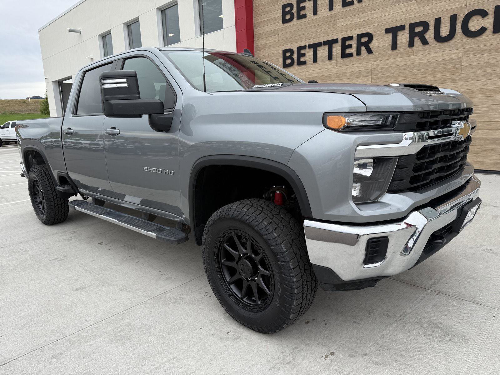Used 2024 Chevrolet Silverado 2500 LT image 2