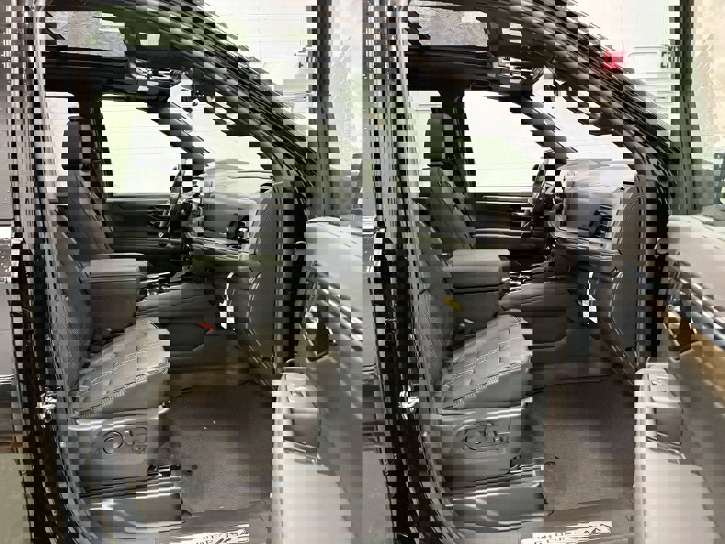 New 2026 Chevrolet Suburban High Country image 33