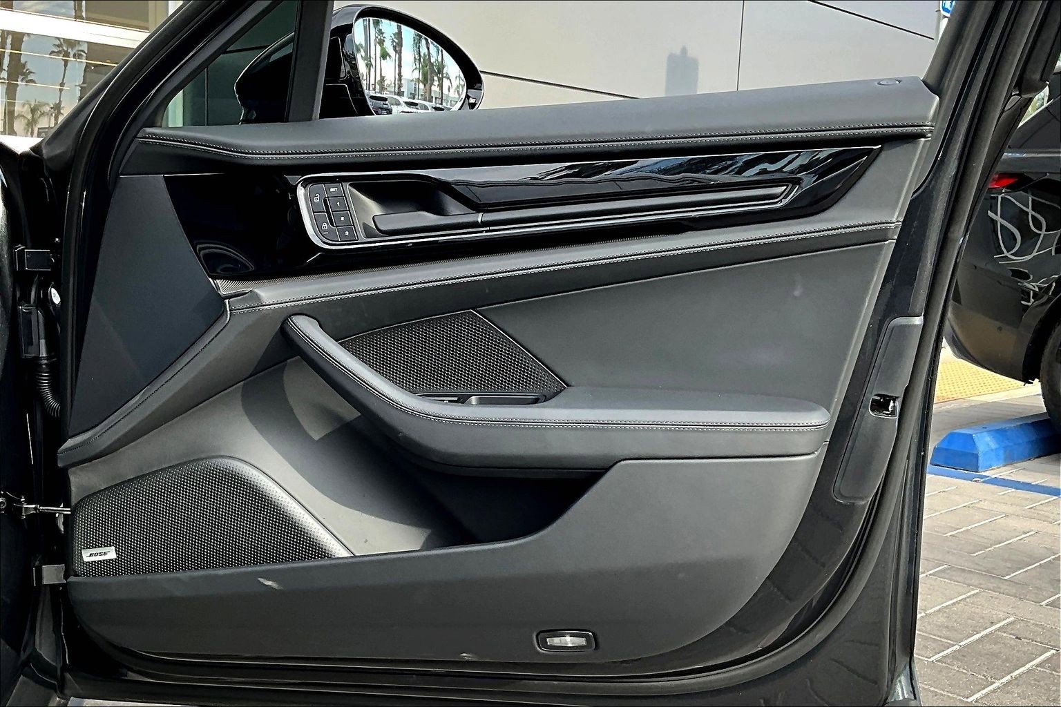 Used 2025 Porsche Panamera 4 image 24