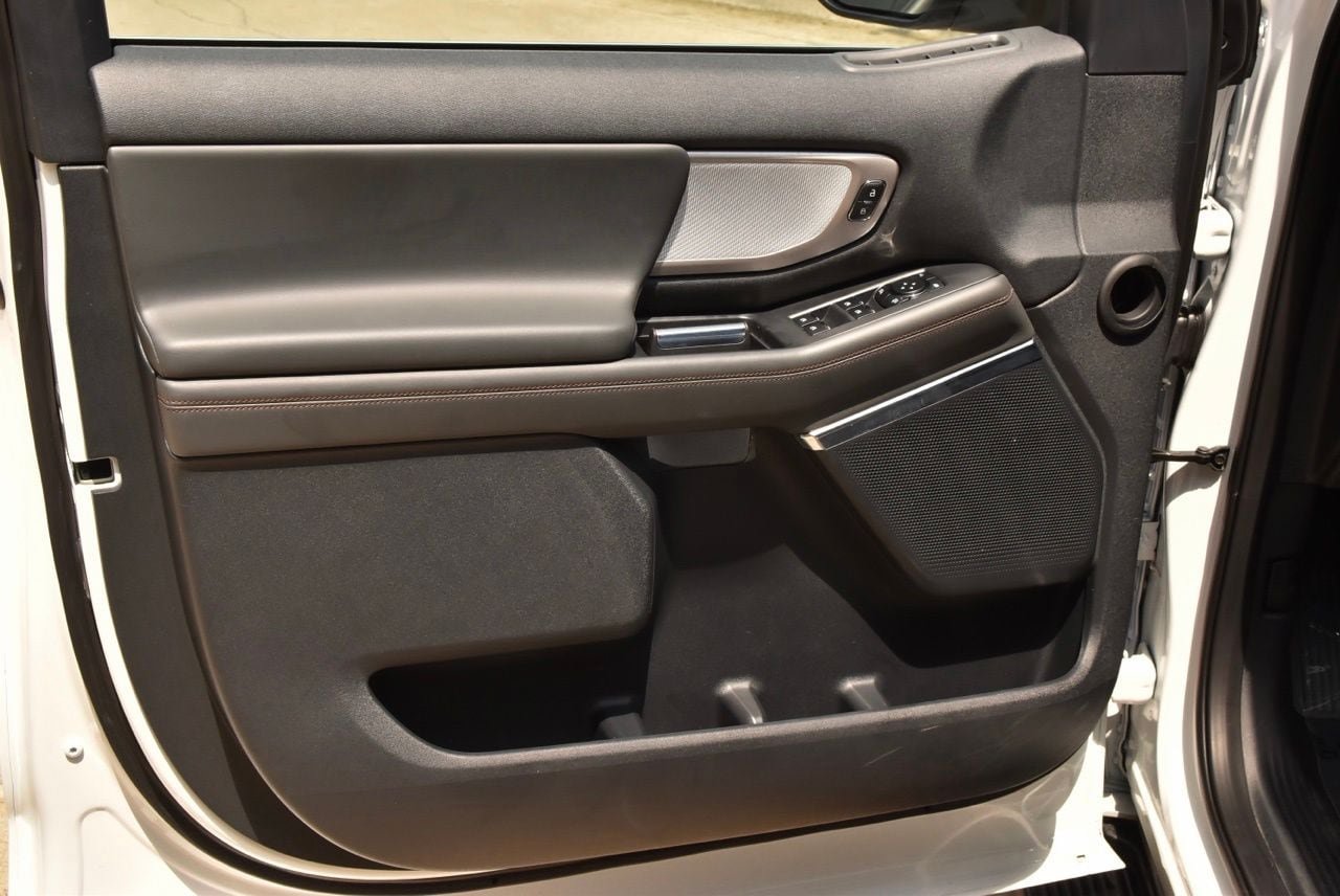 Certified 2025 Ford Expedition Active AWD/4WD image 36