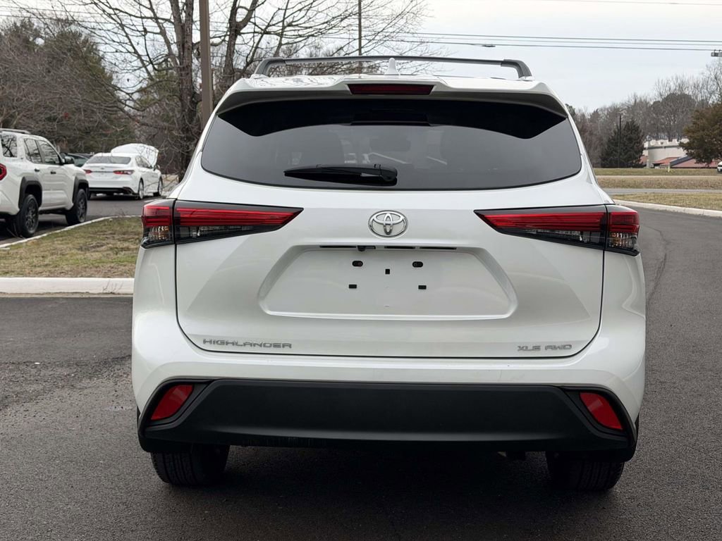 Used 2022 Toyota Highlander XLE image 21