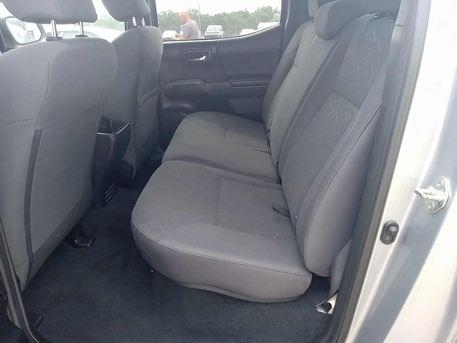 Used 2017 Toyota Tacoma TRD Sport w/ Tow Package (A/T) image 10