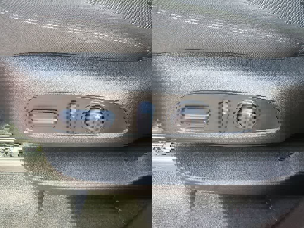 Used 2024 Chevrolet Traverse LT image 16