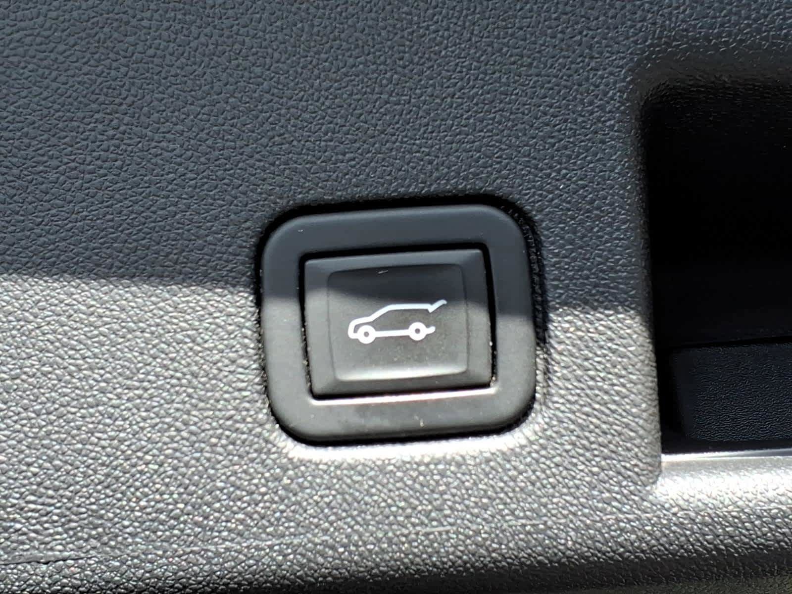 Used 2024 Chevrolet Equinox Premier image 18