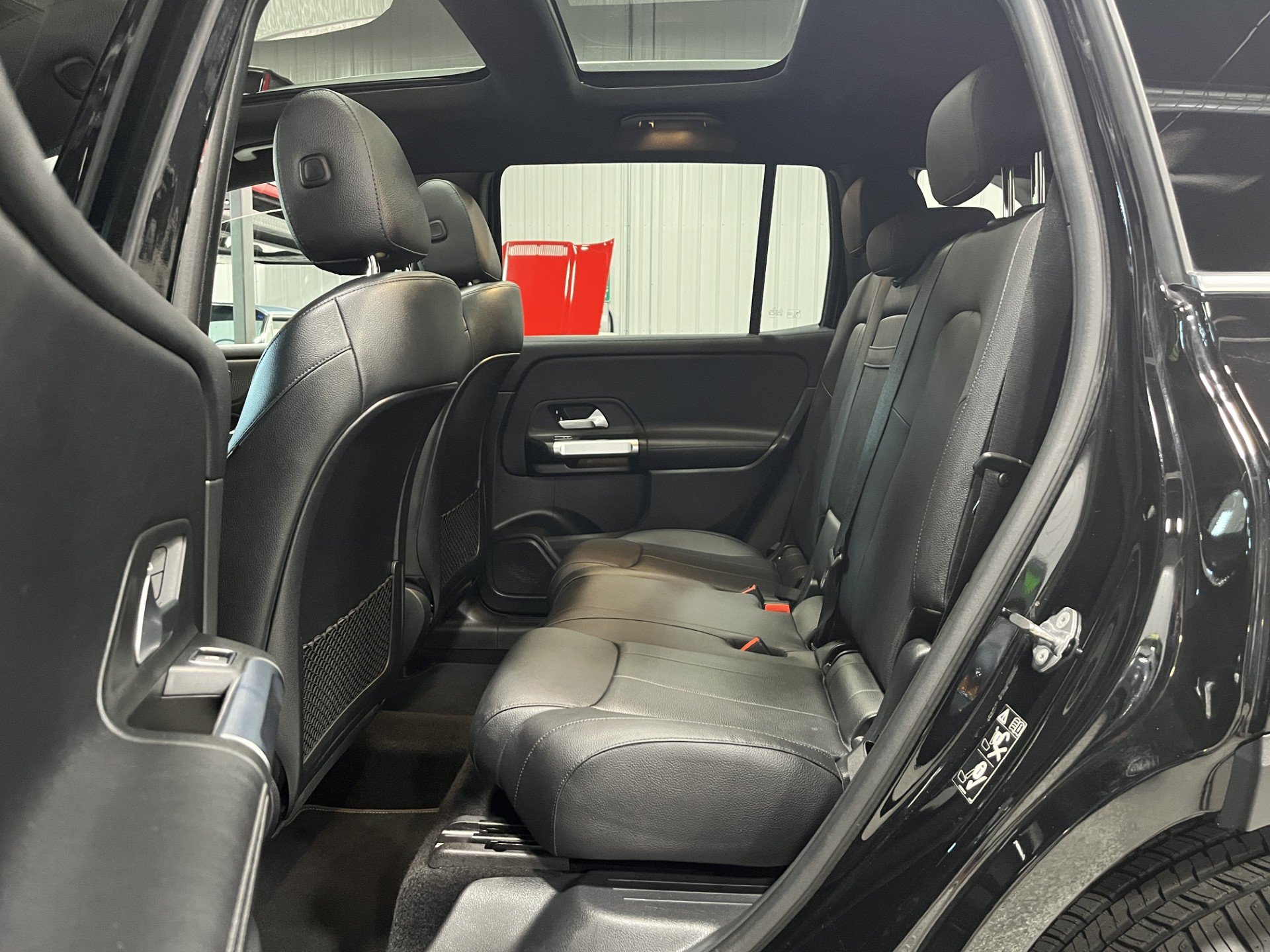 Used 2023 Mercedes-Benz GLB 250 image 11