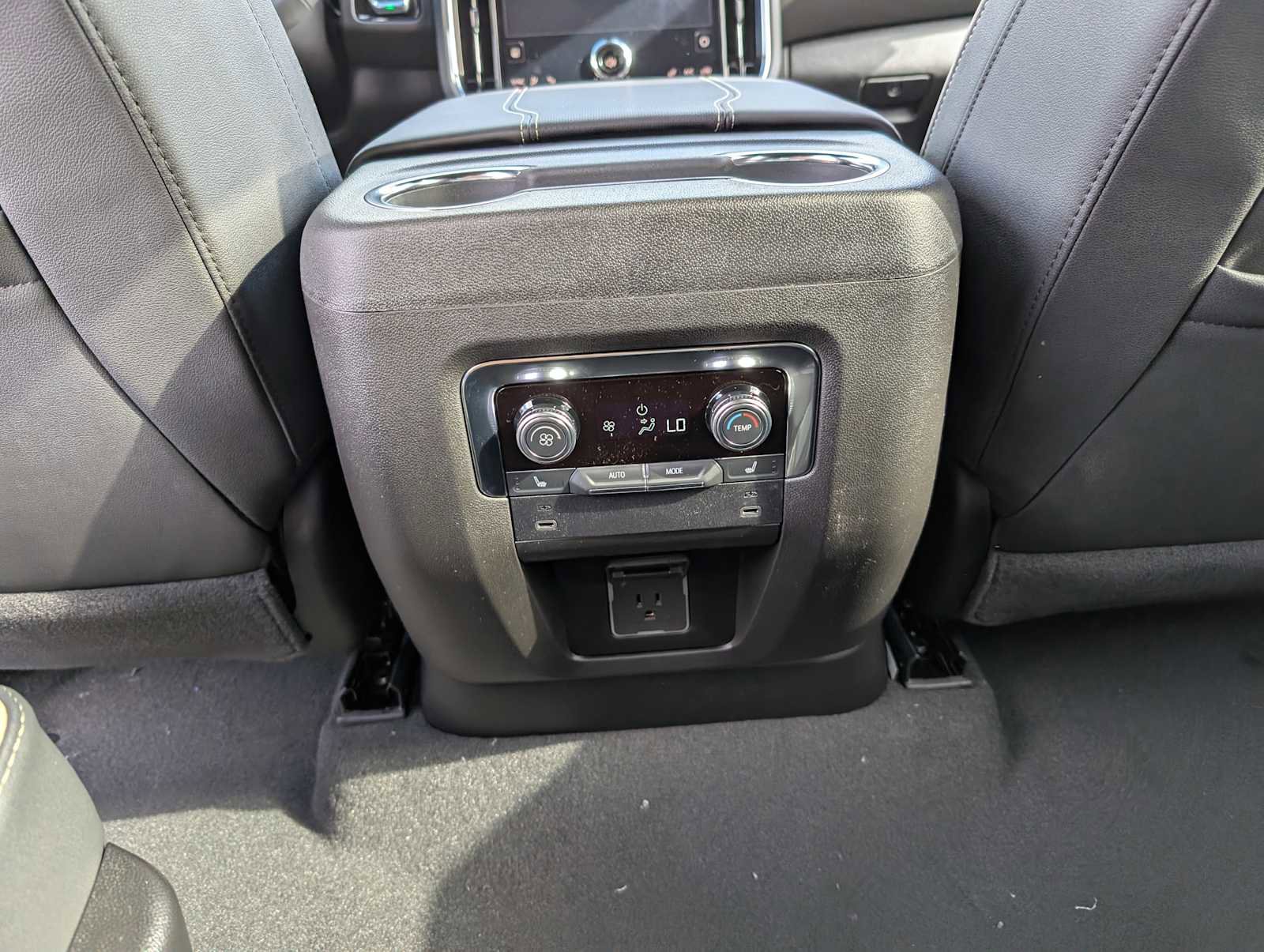 New 2026 GMC Yukon Elevation image 14