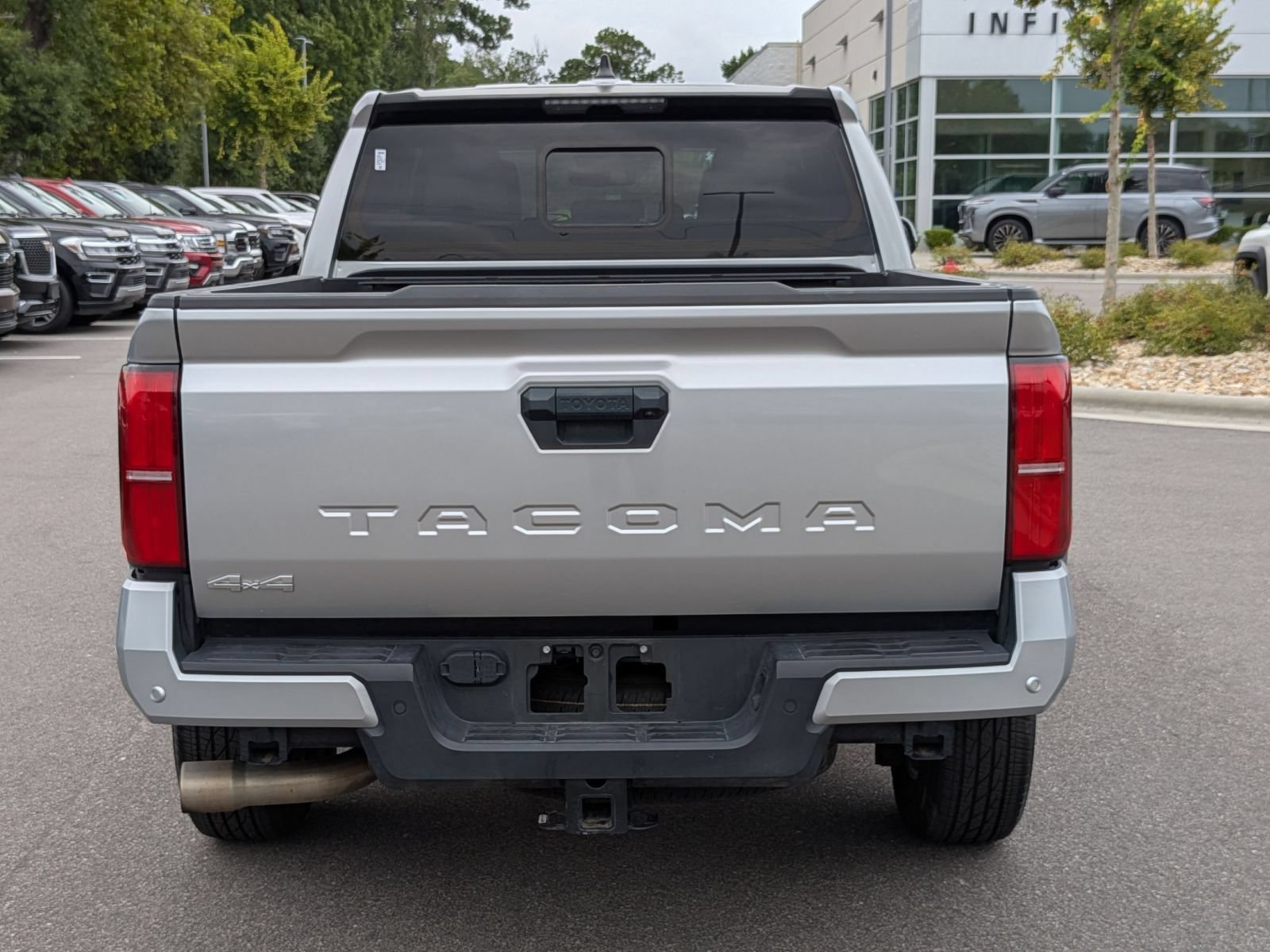 Used 2024 Toyota Tacoma SR5 AWD/4WD image 4