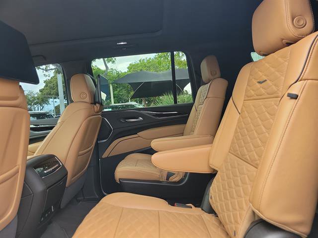 Certified 2023 Cadillac Escalade ESV Premium Luxury image 15