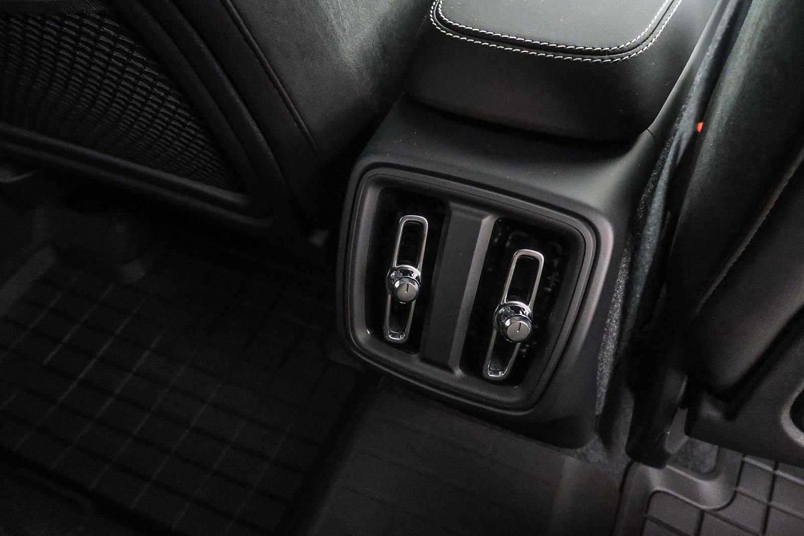 New 2026 Volvo XC40 B5 Ultra w/ Climate Package image 20