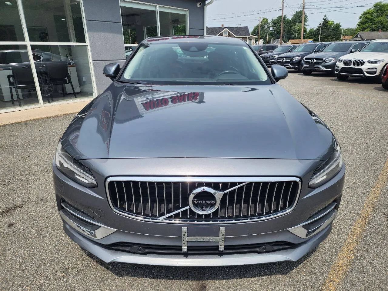 Used 2017 Volvo S90 T5 Inscription w/ Vision Package FWD image 2