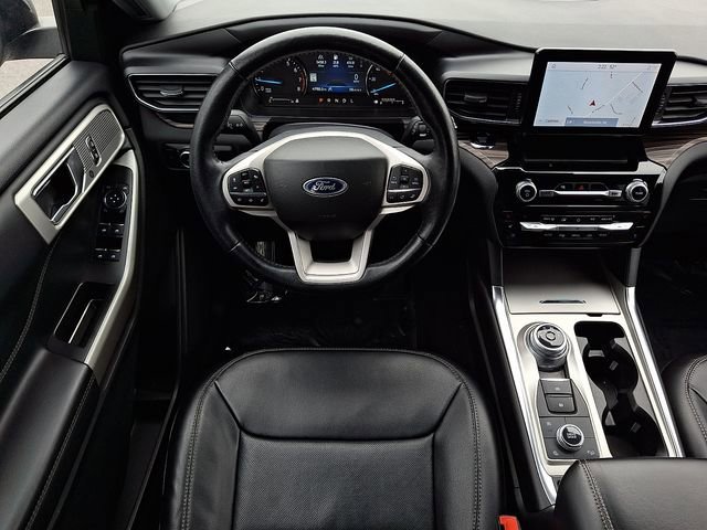 Used 2023 Ford Explorer Limited image 11