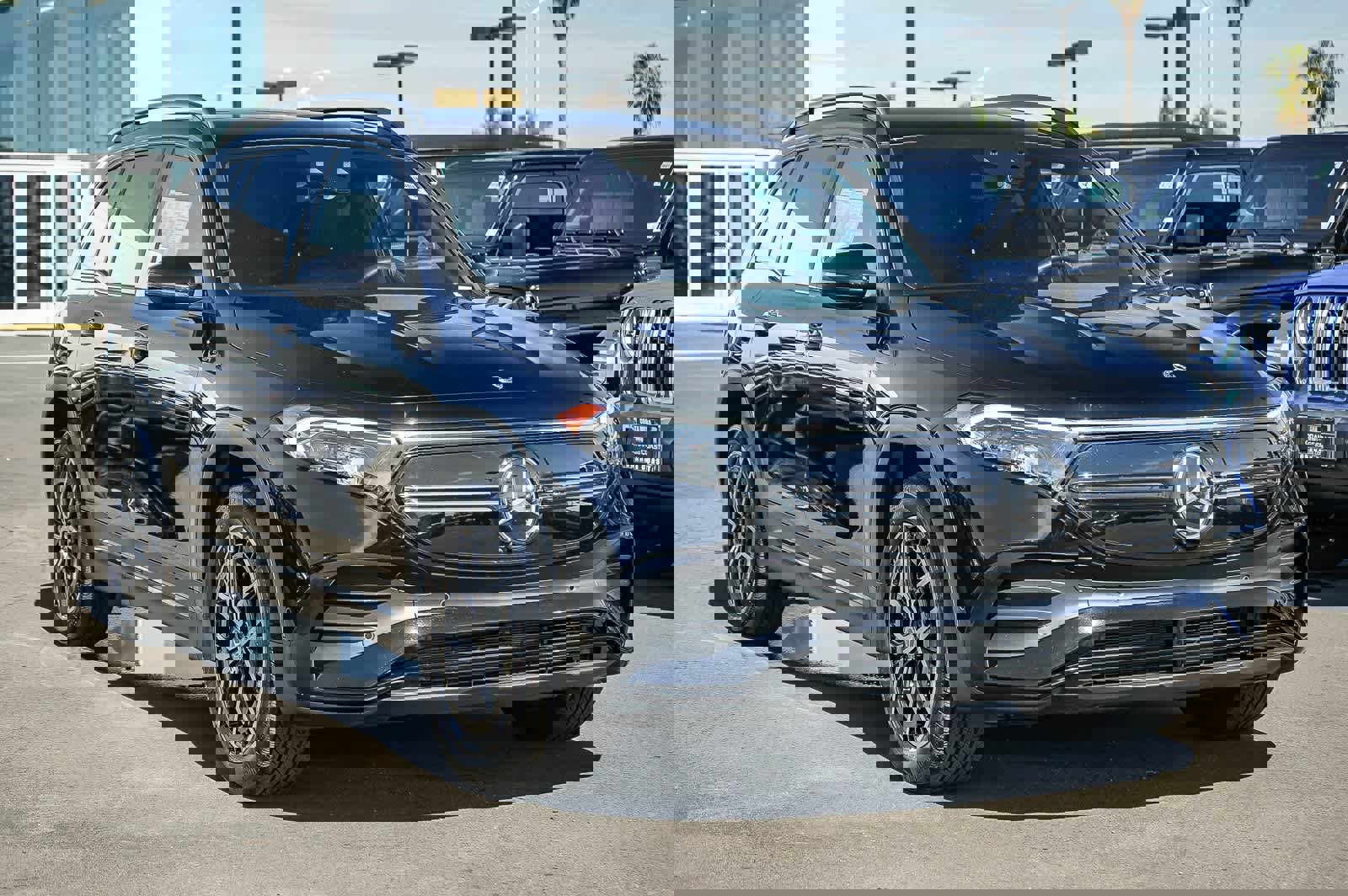 Used 2022 Mercedes-Benz EQB 300 4MATIC image 3