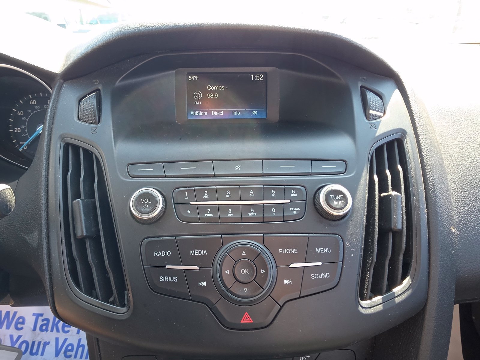 Used 2018 Ford Focus SE w/ SE Appearance Package FWD image 21