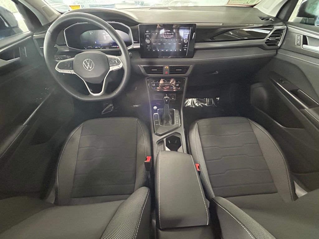 Used 2025 Volkswagen Taos SE image 10