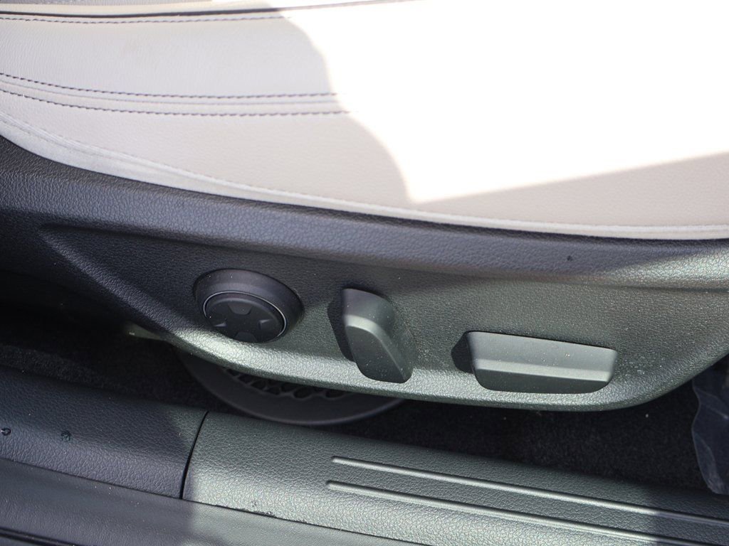 Used 2023 Genesis G70 2.0T w/ Sport Prestige Package image 33