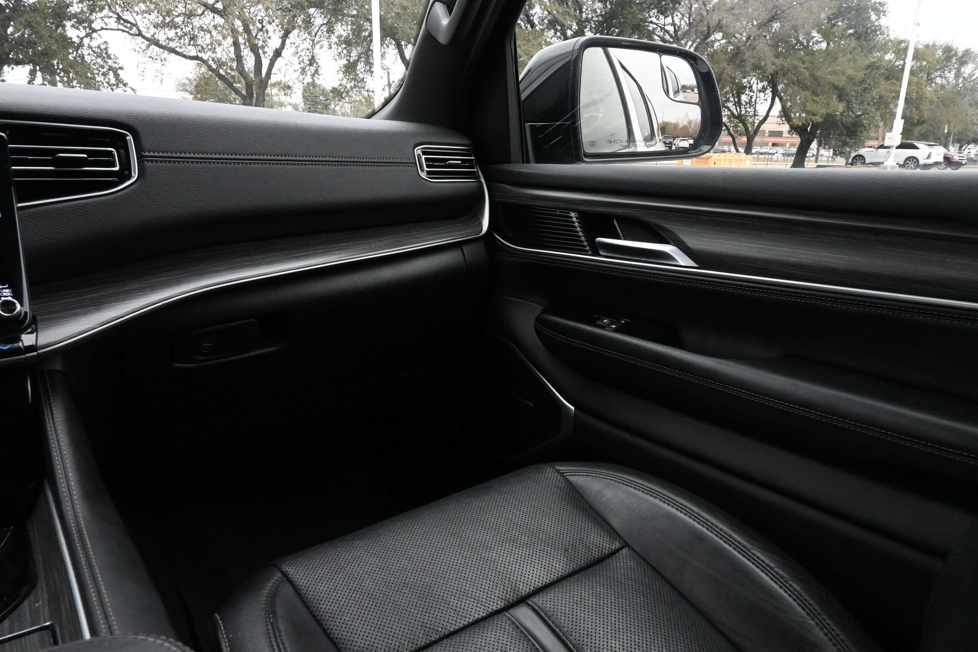 Used 2024 Jeep Wagoneer L Series II w/ Flexible Seating Group image 8