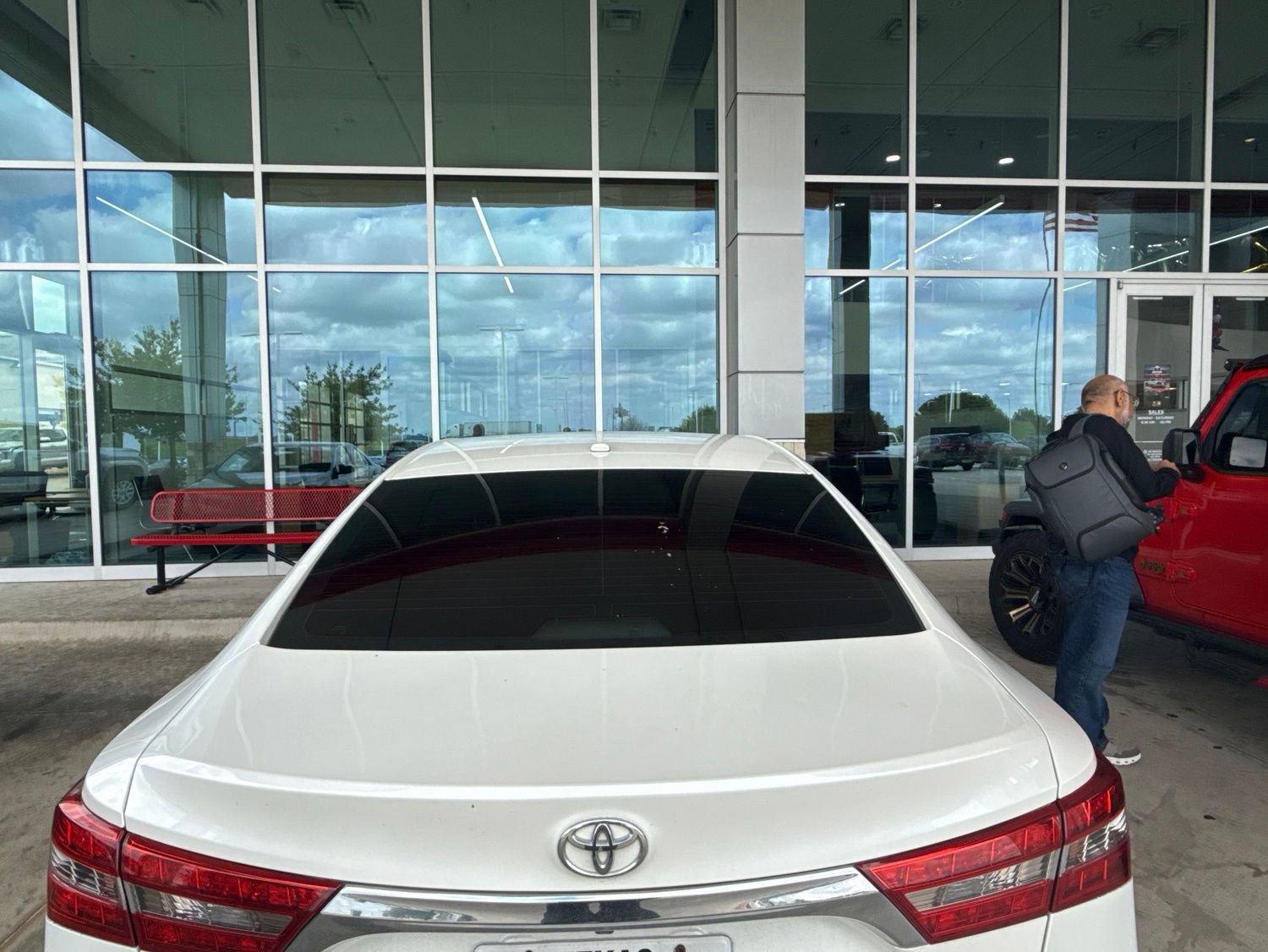 Used 2017 Toyota Avalon XLE w/ Carpet Mat Package FWD image 6