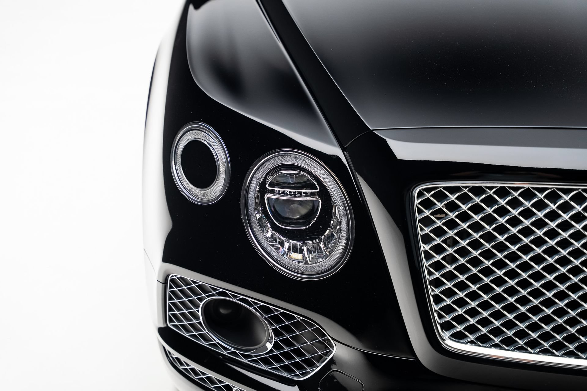 Used 2018 Bentley Bentayga AWD/4WD image 12