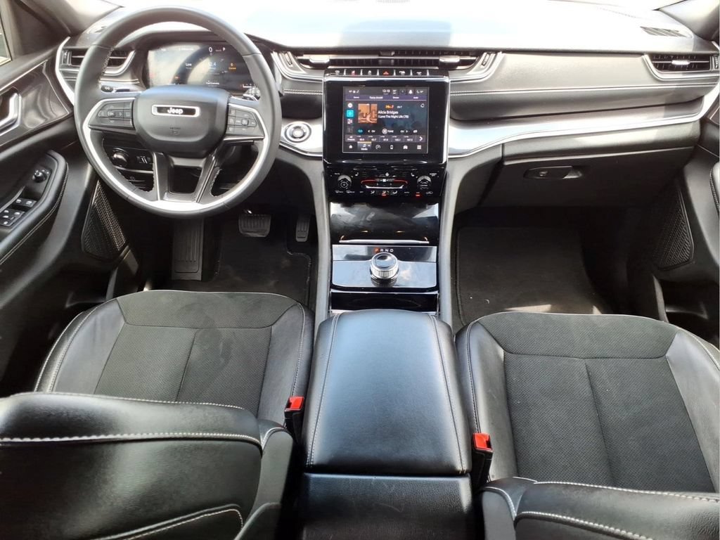 Used 2023 Jeep Grand Cherokee Altitude AWD/4WD image 18