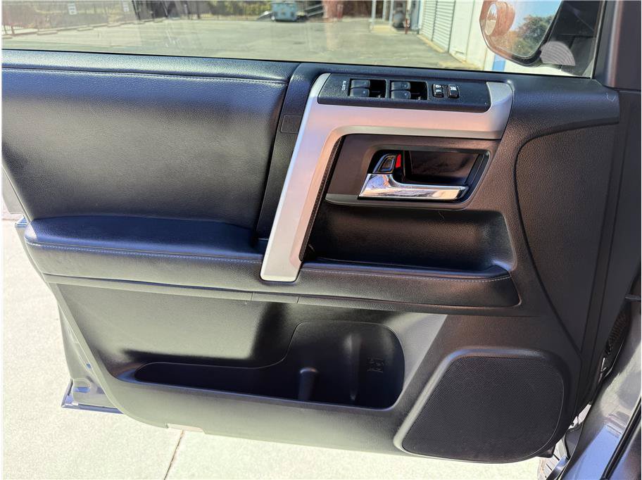 Used 2021 Toyota 4Runner SR5 AWD/4WD image 28