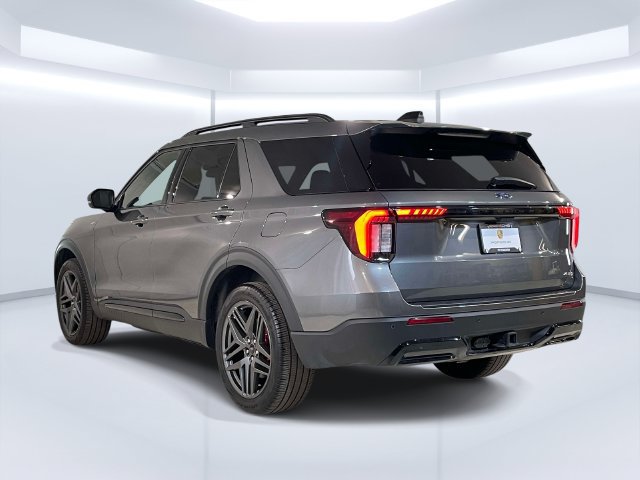 Used 2025 Ford Explorer ST-Line w/ ST-Line Street Pack AWD/4WD image 6