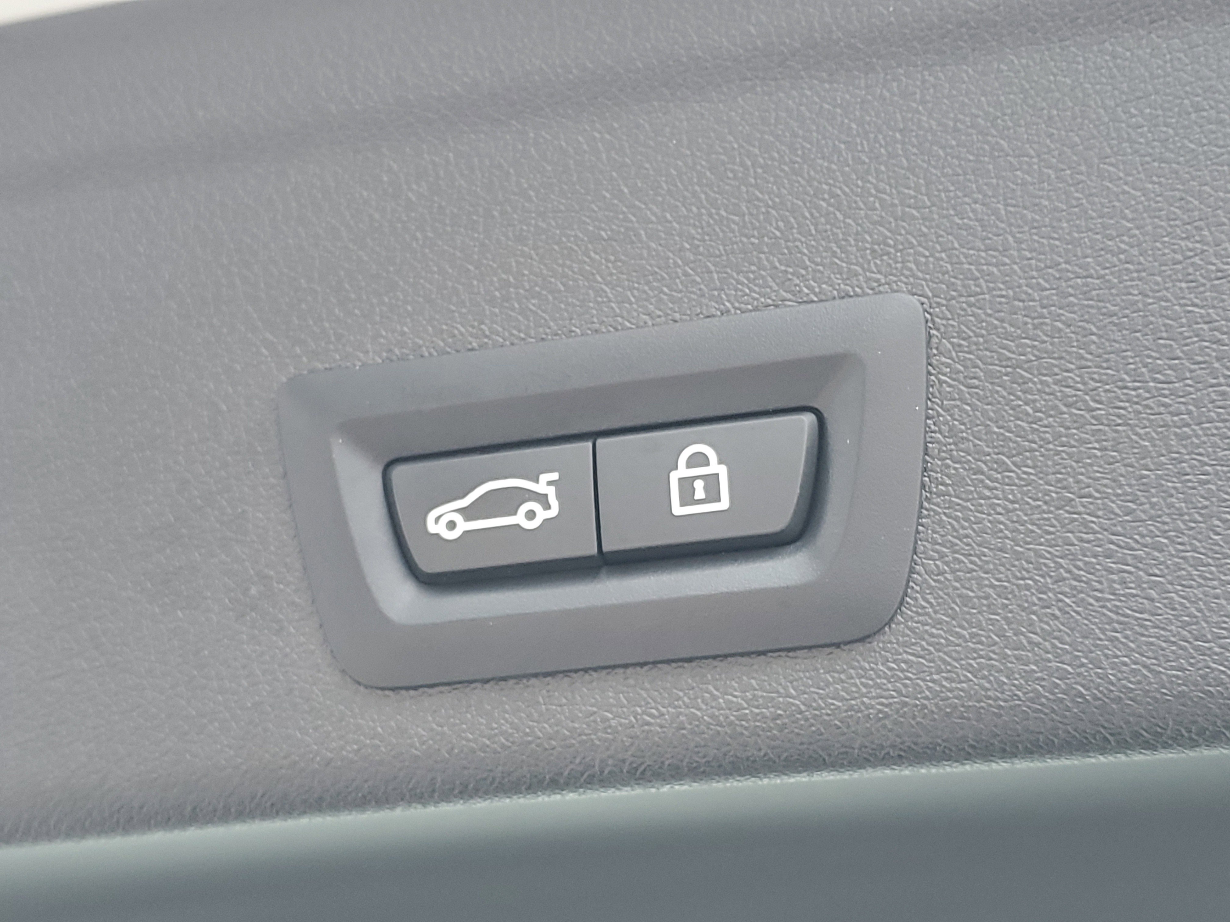 Used 2023 BMW X6 xDrive40i w/ Climate Comfort Package image 27