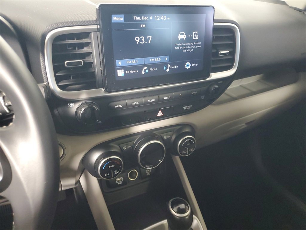 Used 2024 Hyundai Venue SEL image 19