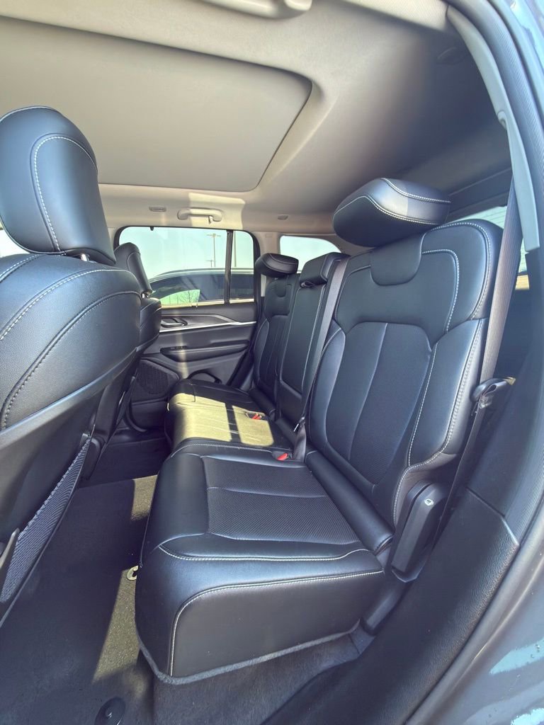 Used 2024 Jeep Grand Cherokee Limited w/ Luxury Tech Group II image 26