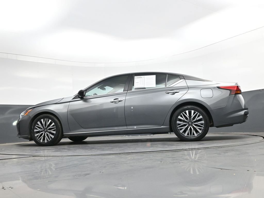 Used 2024 Nissan Altima 2.5 SV FWD image 43