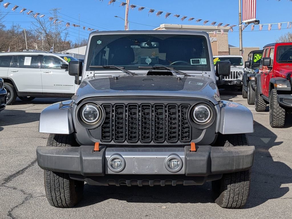 Used 2017 Jeep Wrangler Unlimited Sahara w/ Dual Top Group AWD/4WD image 3