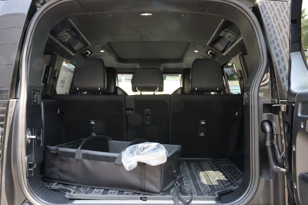 New 2026 Land Rover Defender 110 OCTA AWD/4WD image 38