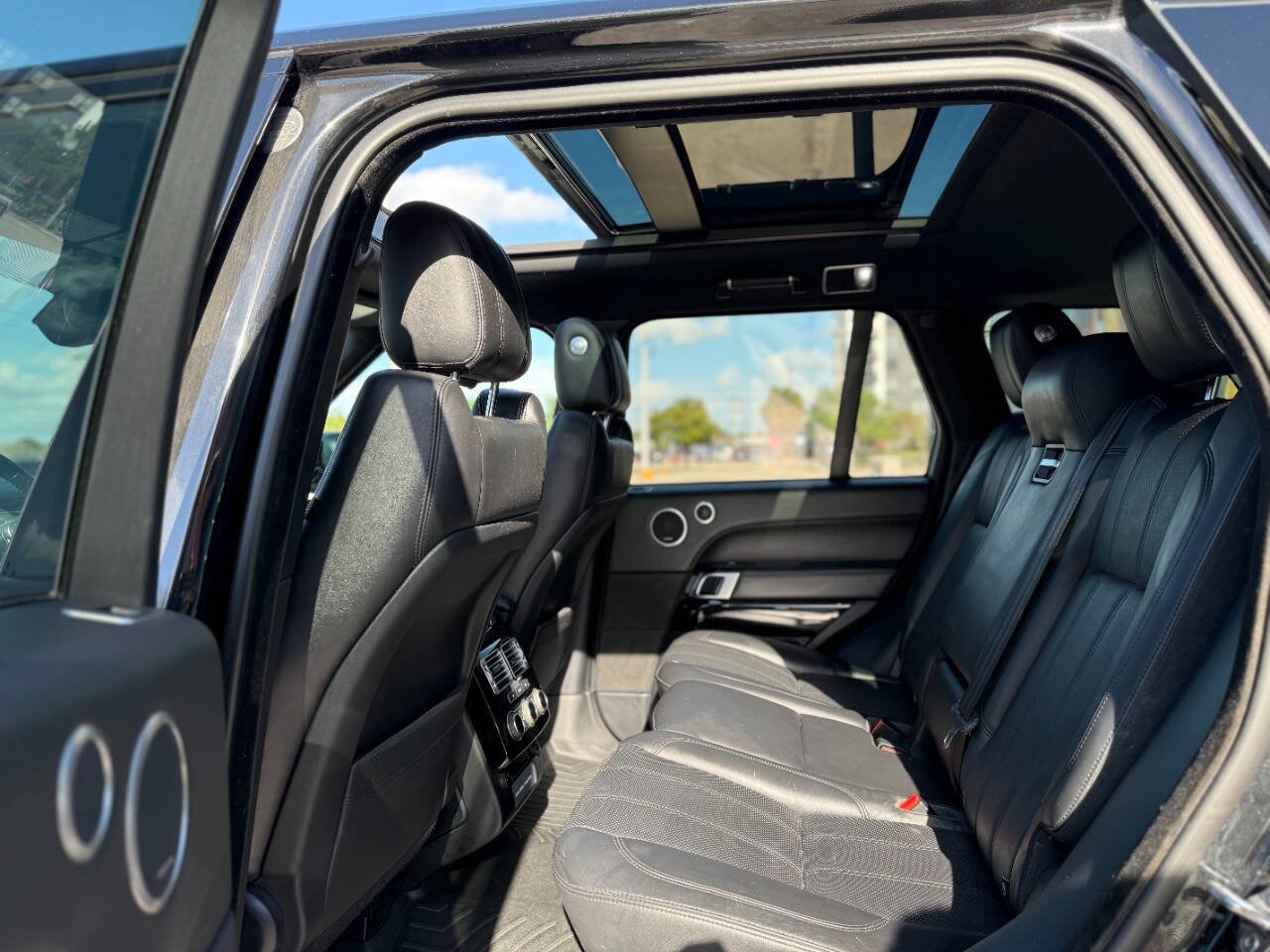 Used 2017 Land Rover Range Rover Supercharged image 13