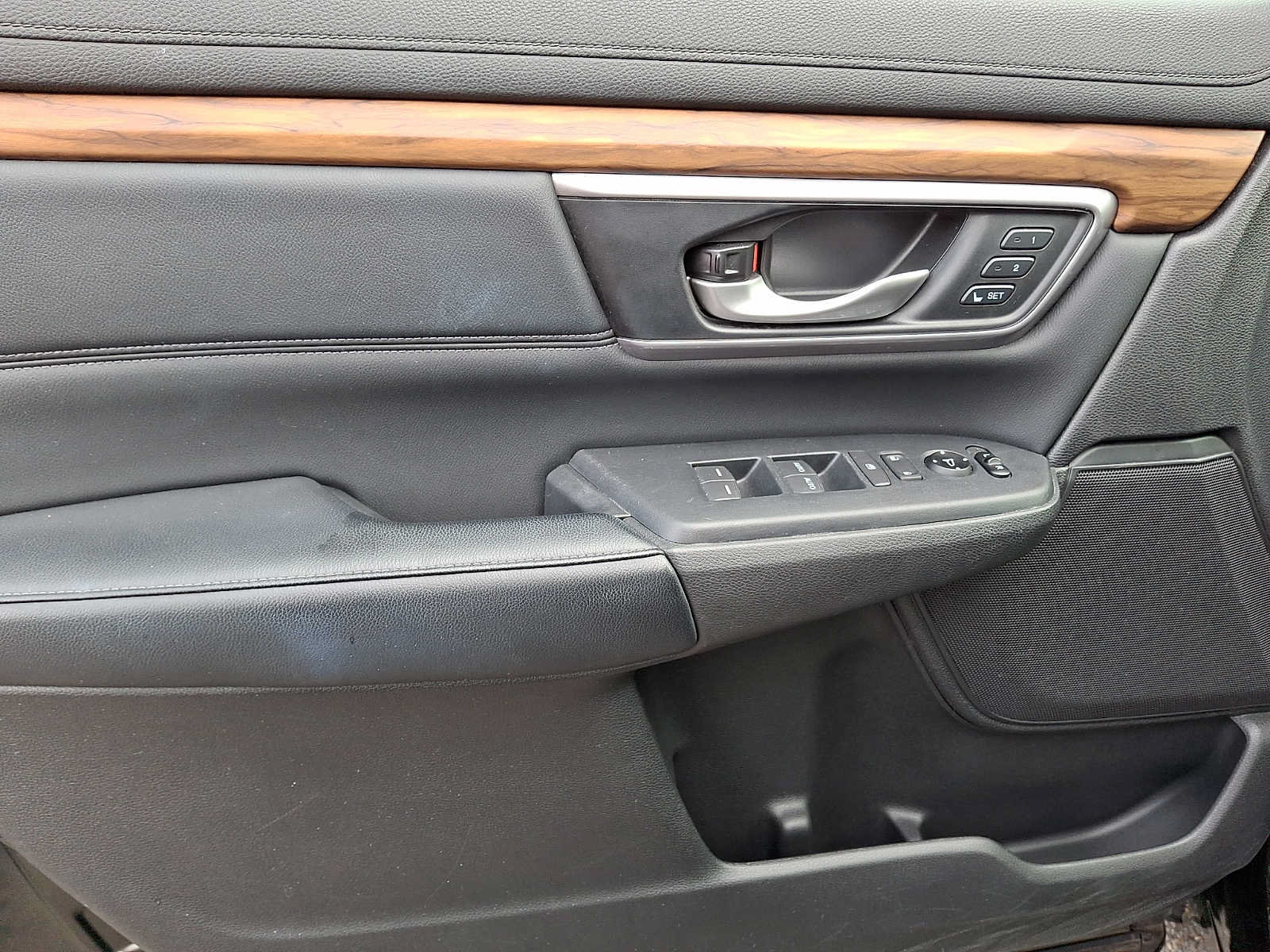 Used 2017 Honda CR-V EX-L image 9