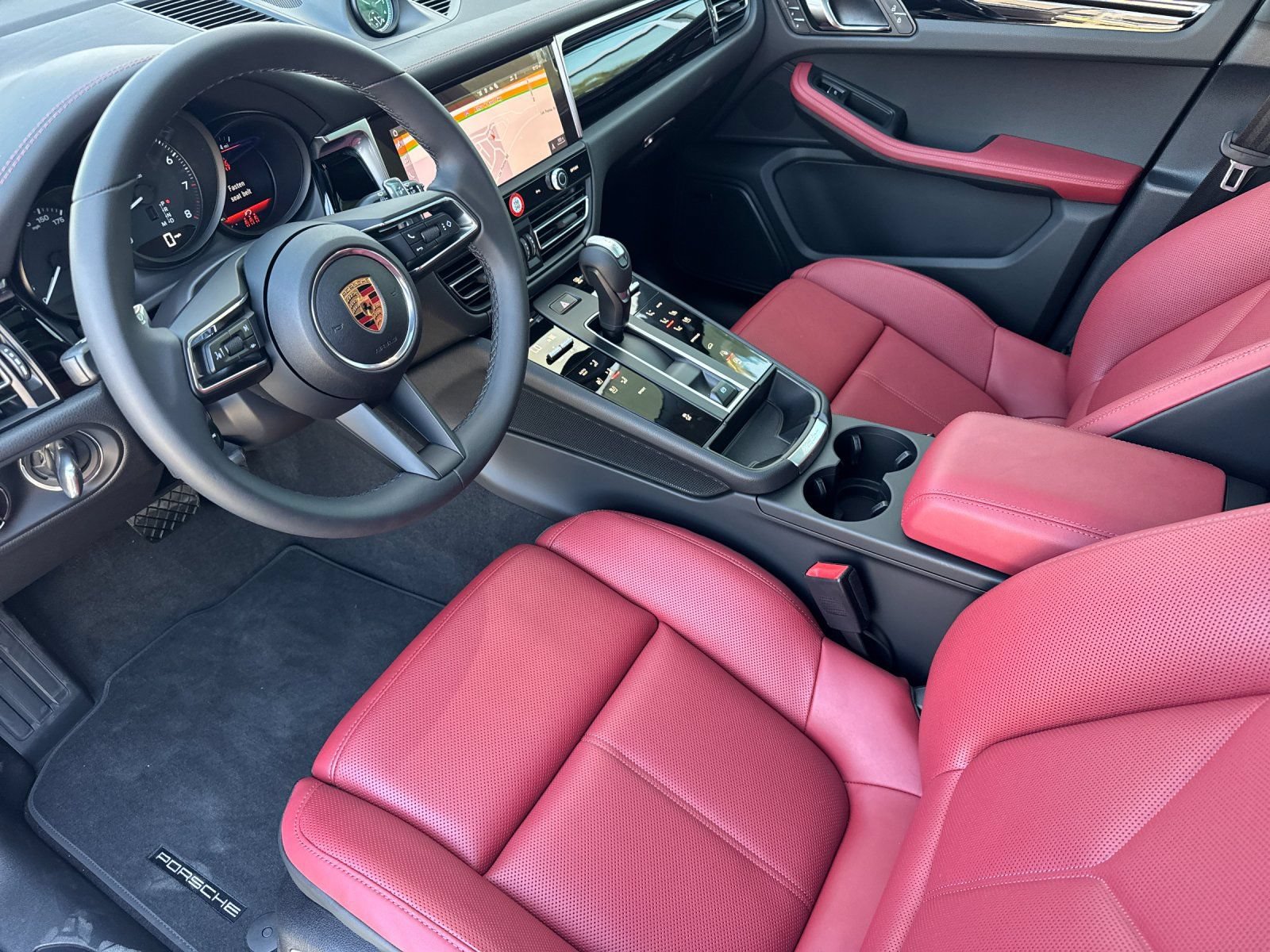 New 2026 Porsche Macan AWD/4WD image 4