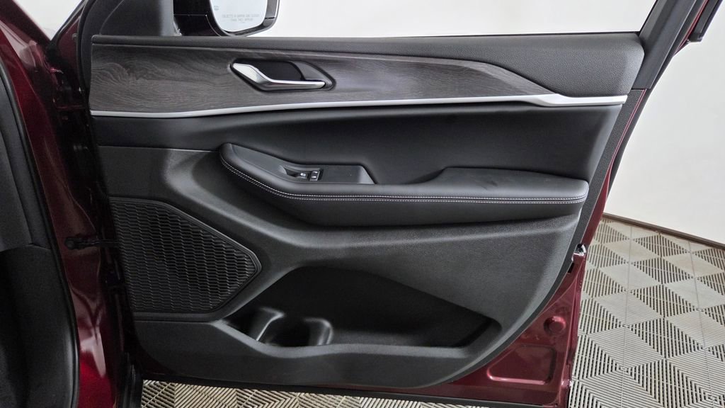 New 2025 Jeep Grand Cherokee Limited w/ Trailer Tow Package image 36