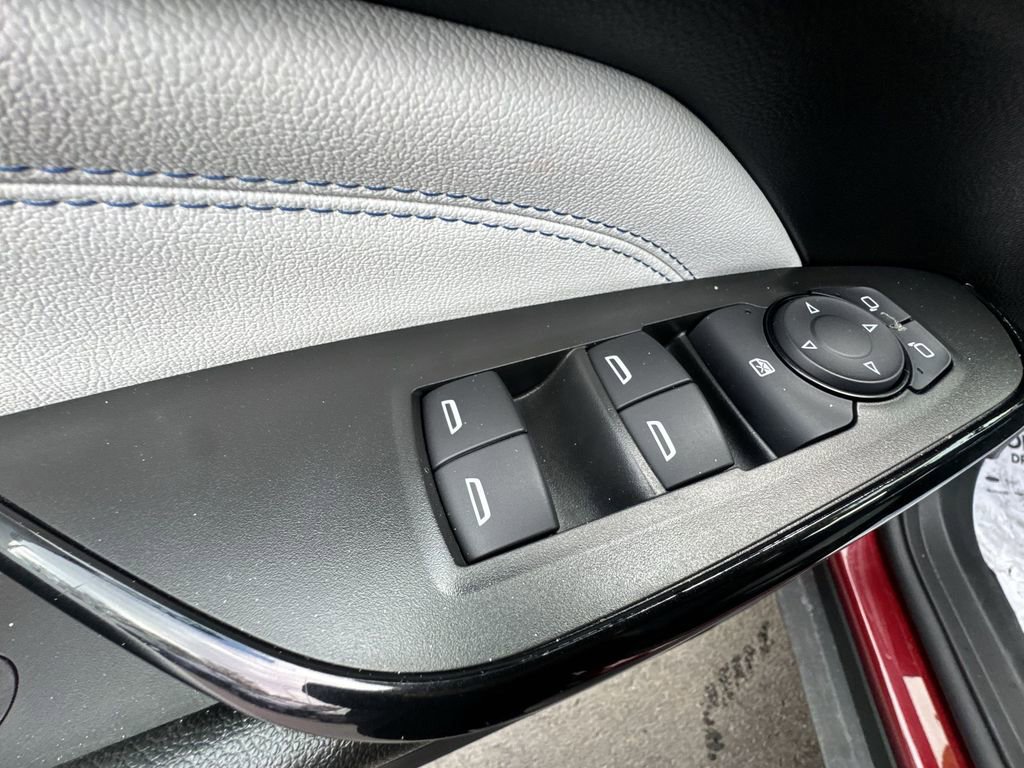 Used 2025 Chevrolet Trax LT w/ LT Convenience Package image 13