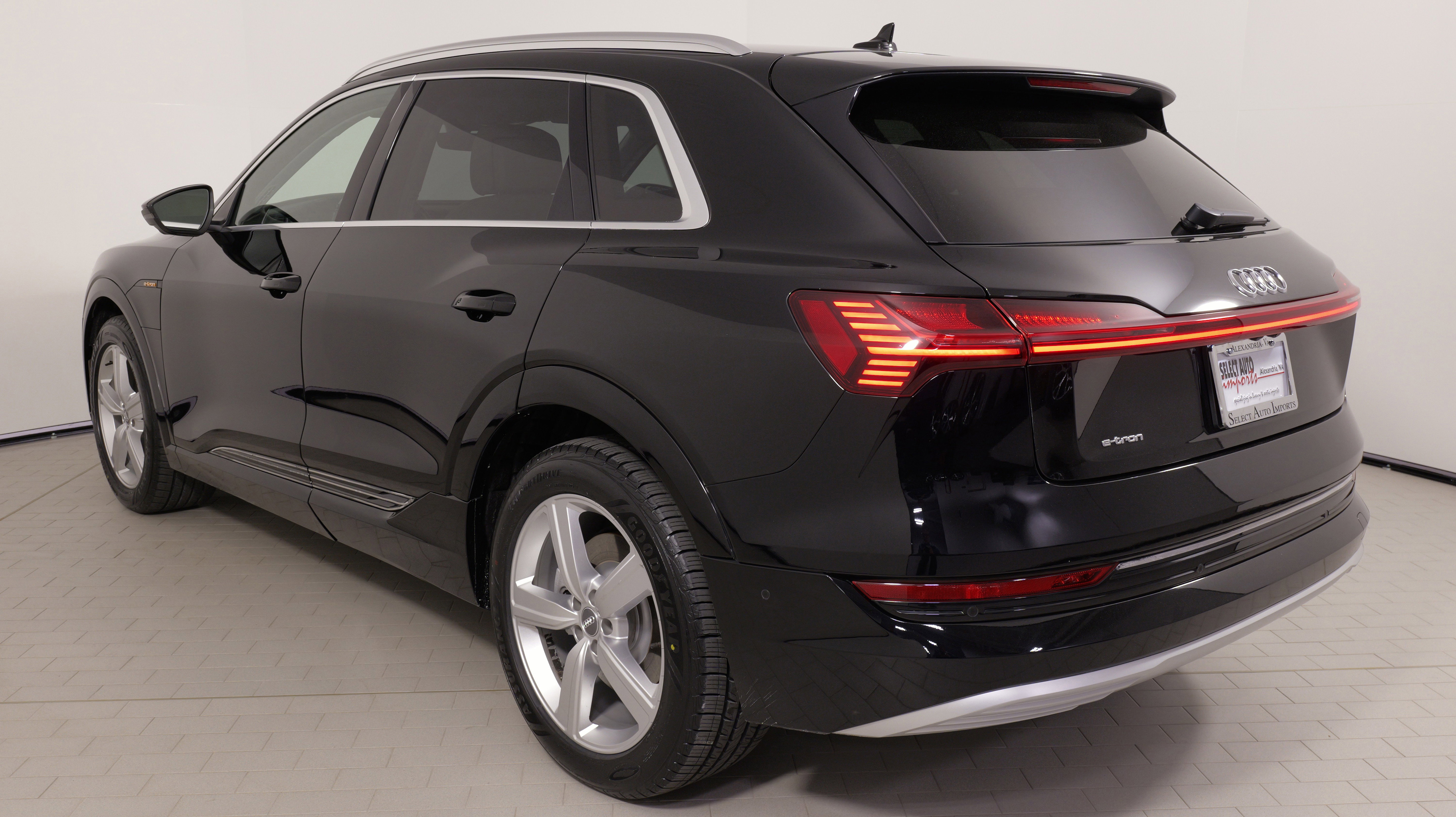 Used 2019 Audi e-tron Prestige w/ Prestige Package image 15