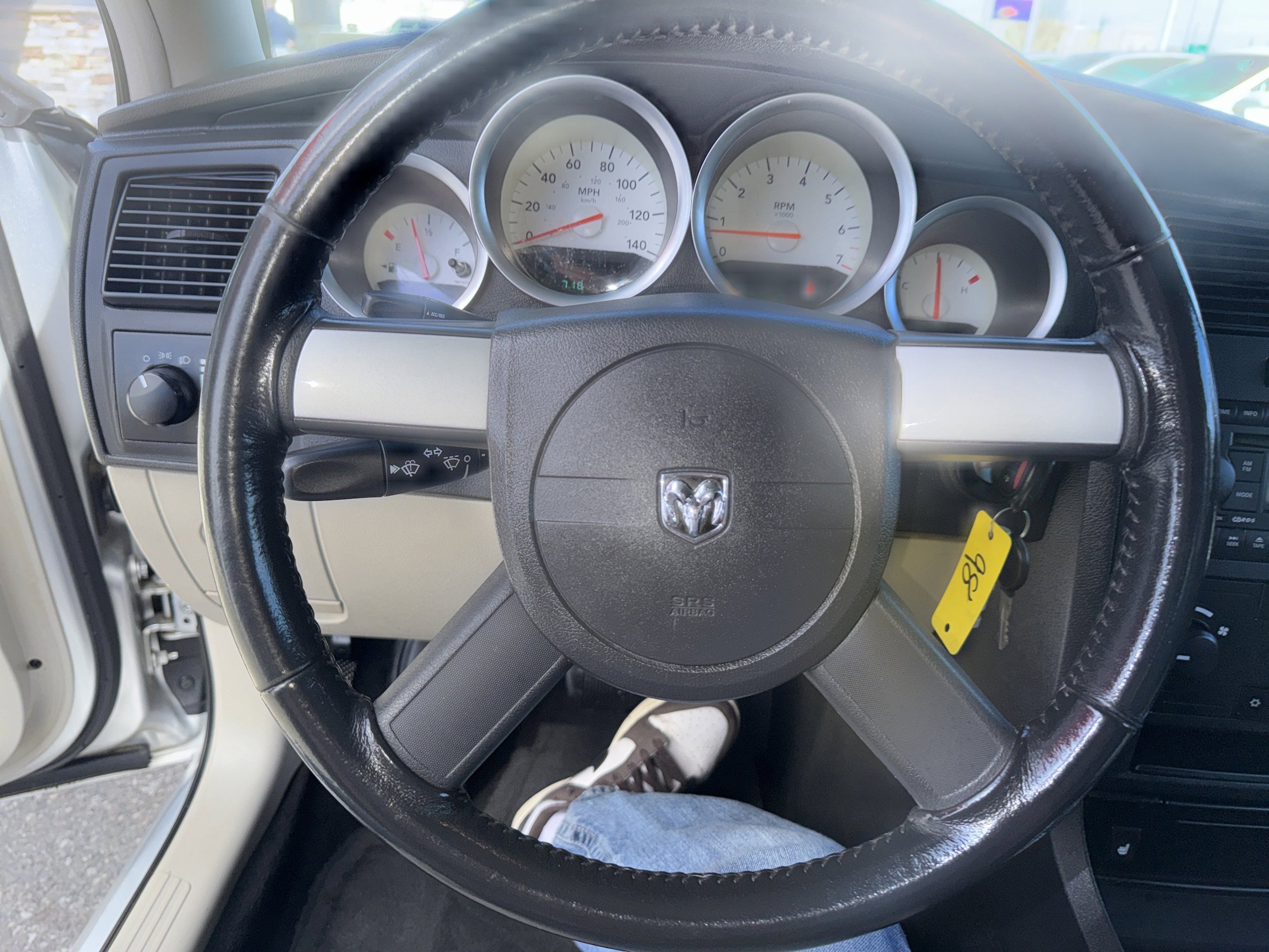 Used 2005 Dodge Magnum SXT w/ Comfort Seating Group AWD/4WD image 17