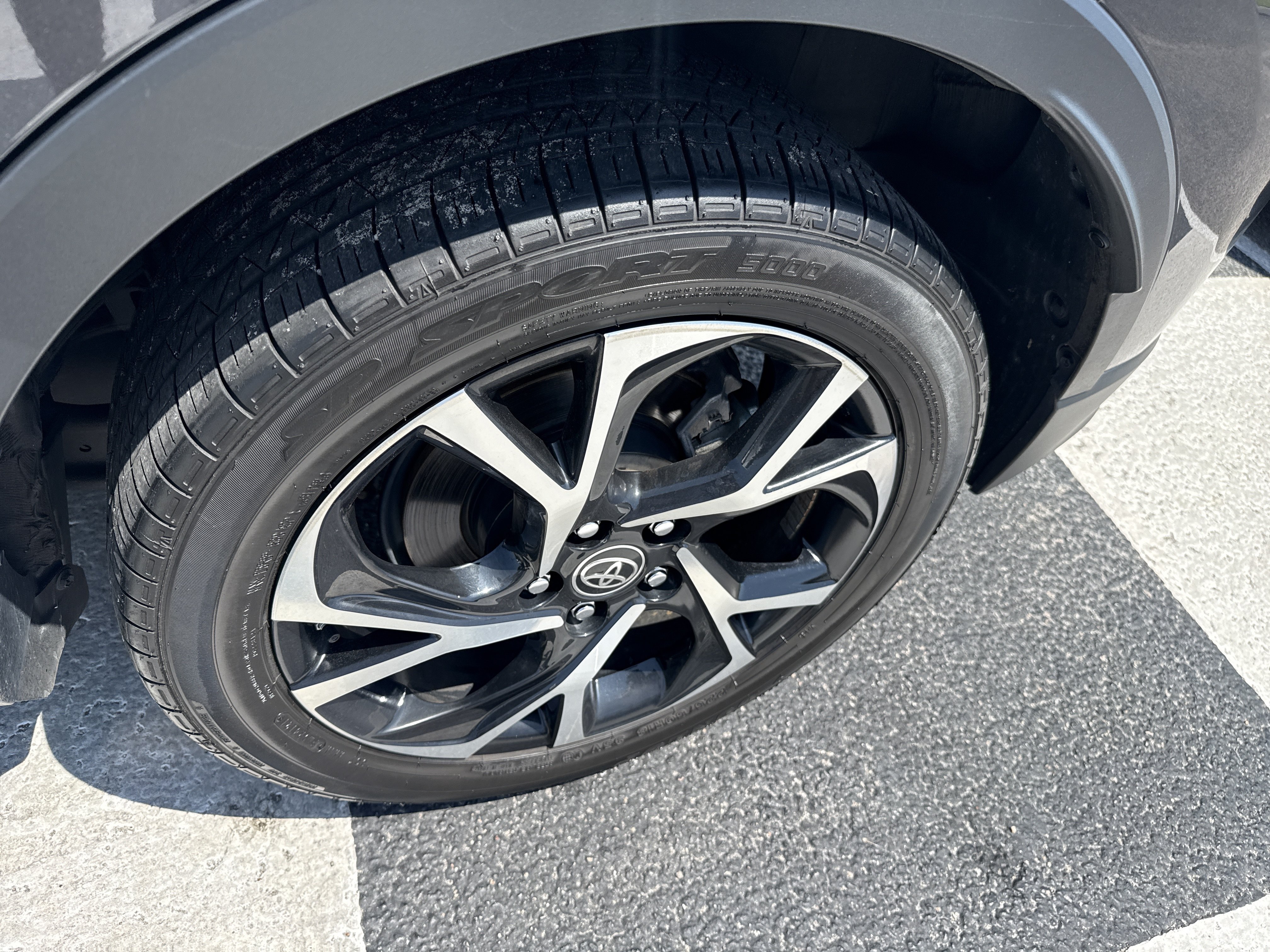 Used 2022 Toyota C-HR XLE FWD image 9