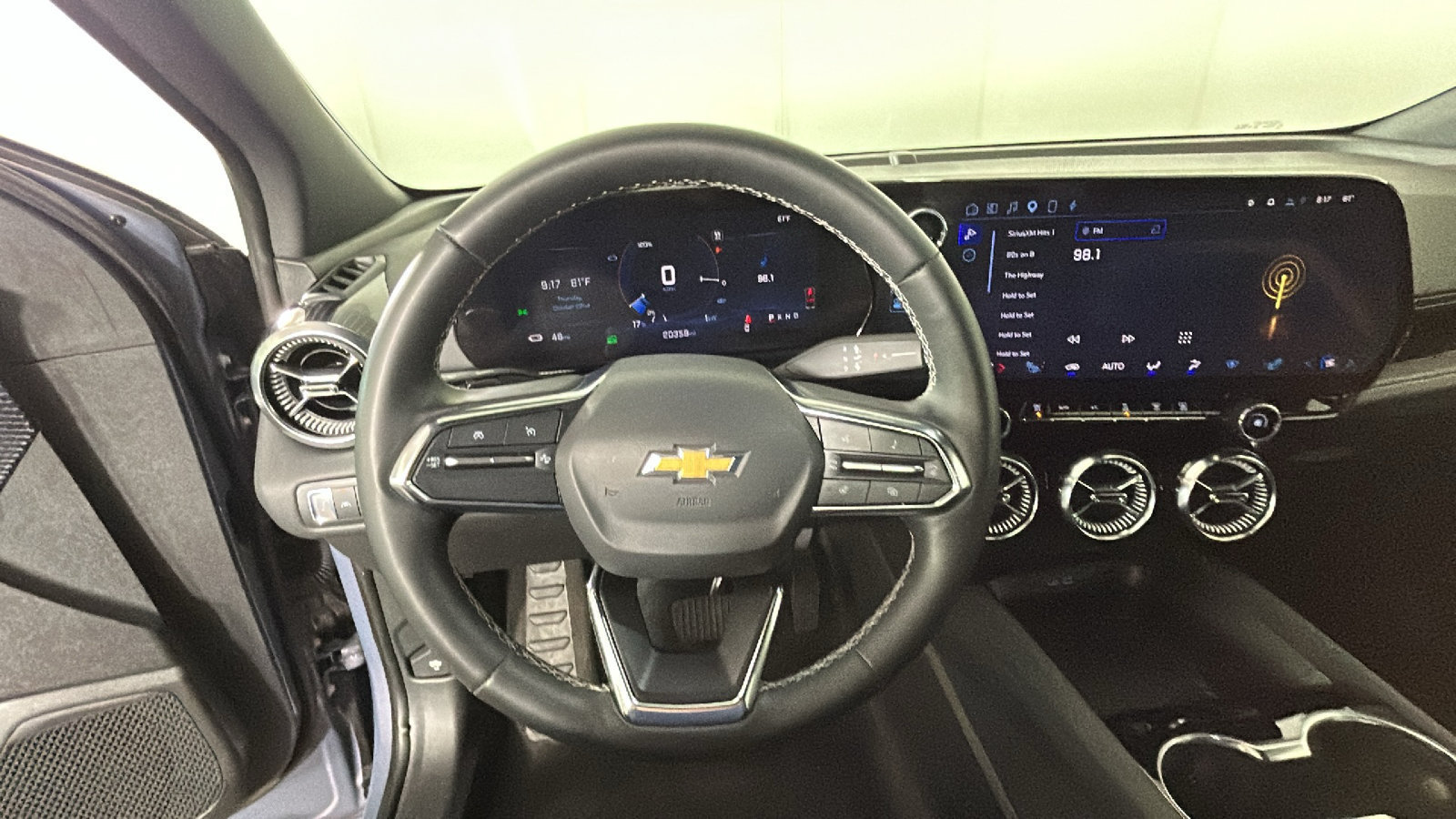 Used 2024 Chevrolet Blazer EV LT AWD/4WD image 18