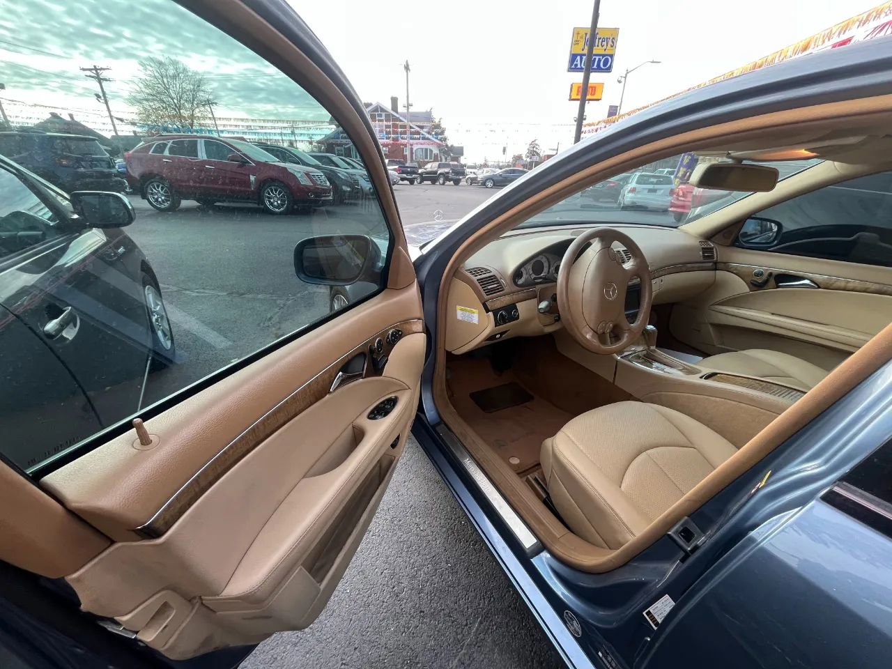 Used 2007 Mercedes-Benz E 350 4MATIC Sedan image 9