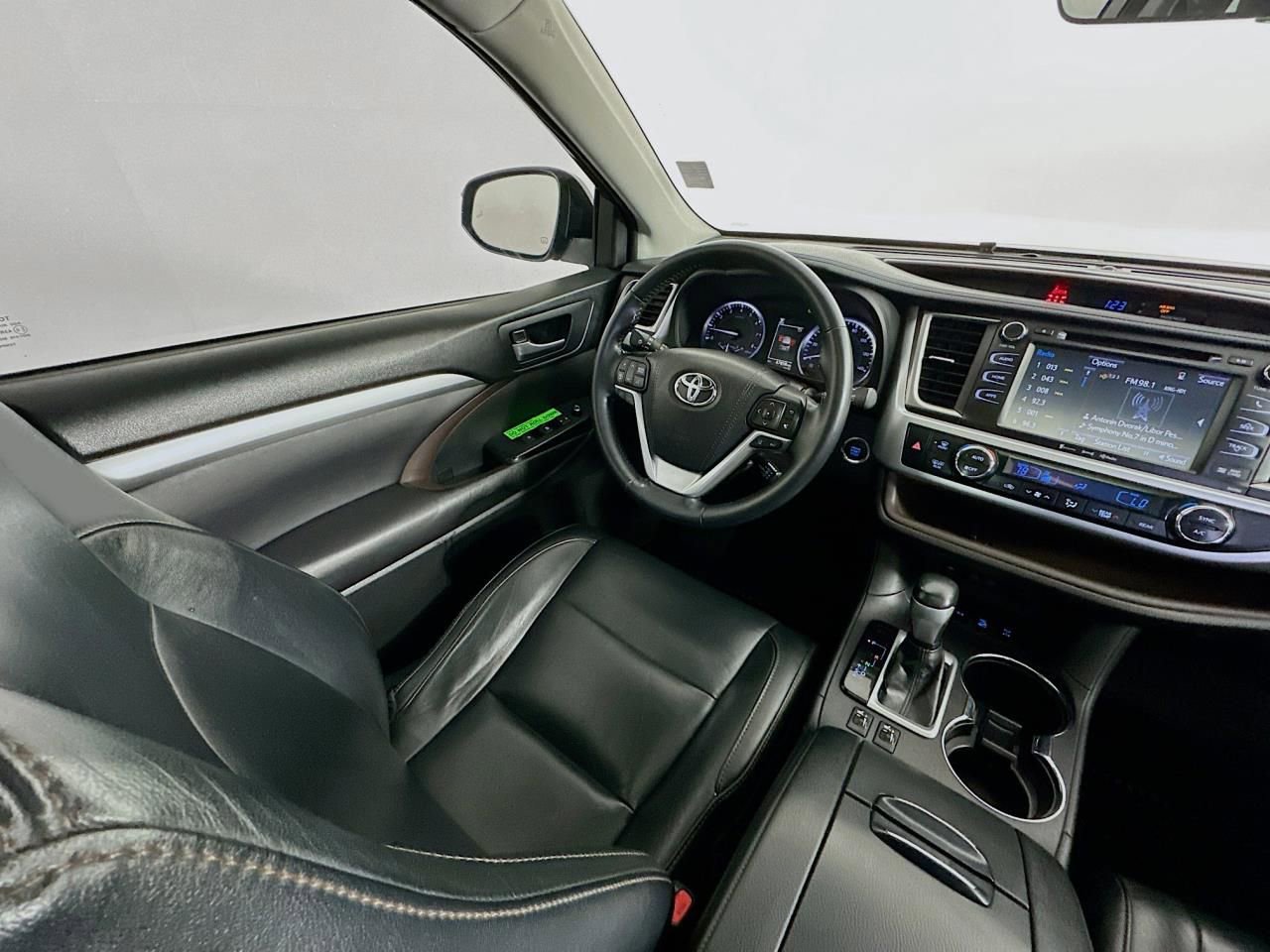 Used 2018 Toyota Highlander XLE image 11