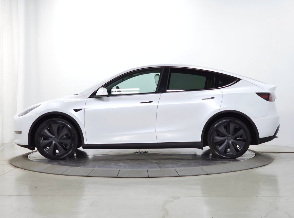 Used 2024 Tesla Model Y Long Range AWD/4WD image 2