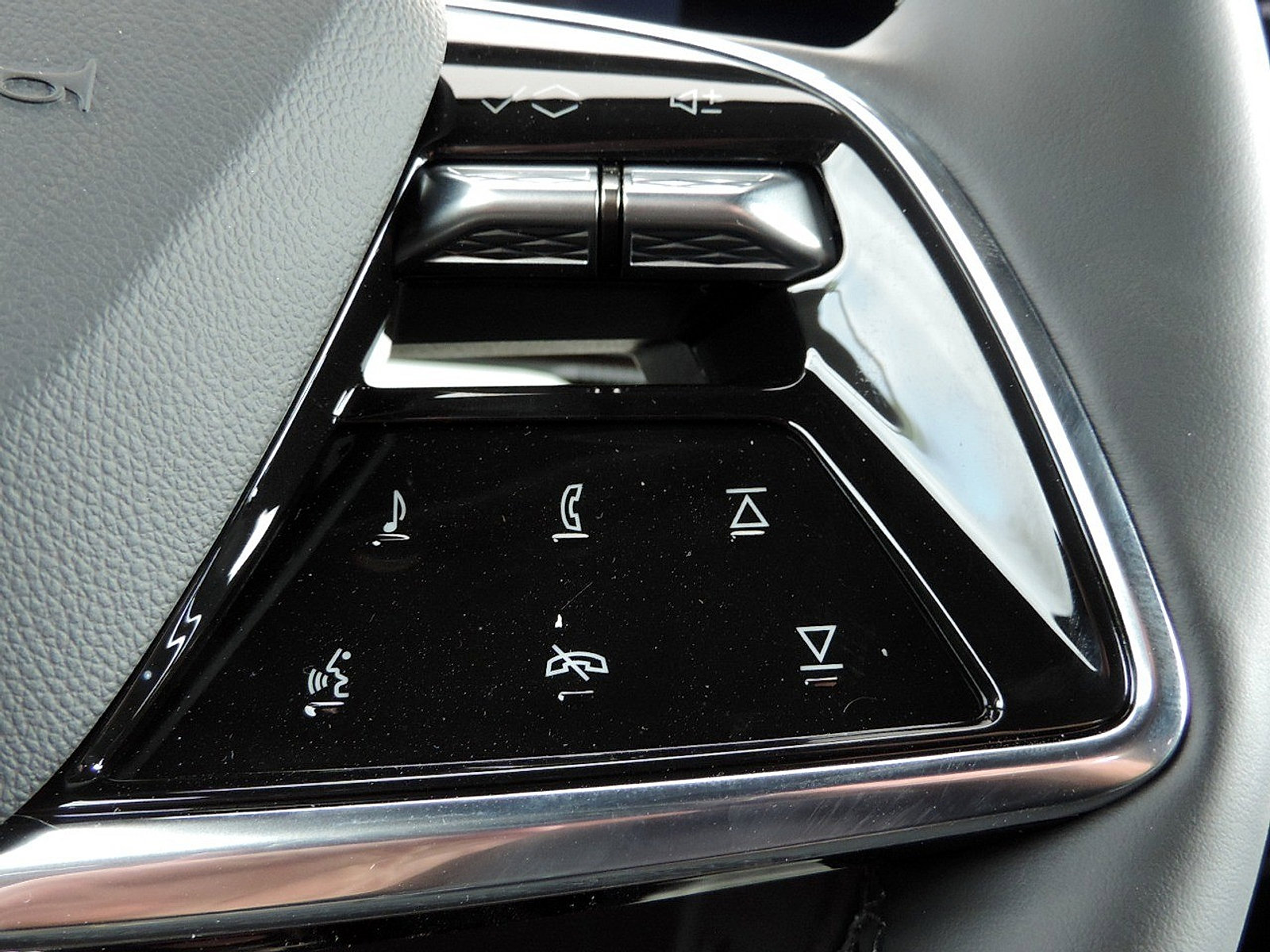 New 2026 Cadillac Optiq Luxury 2 AWD/4WD image 24