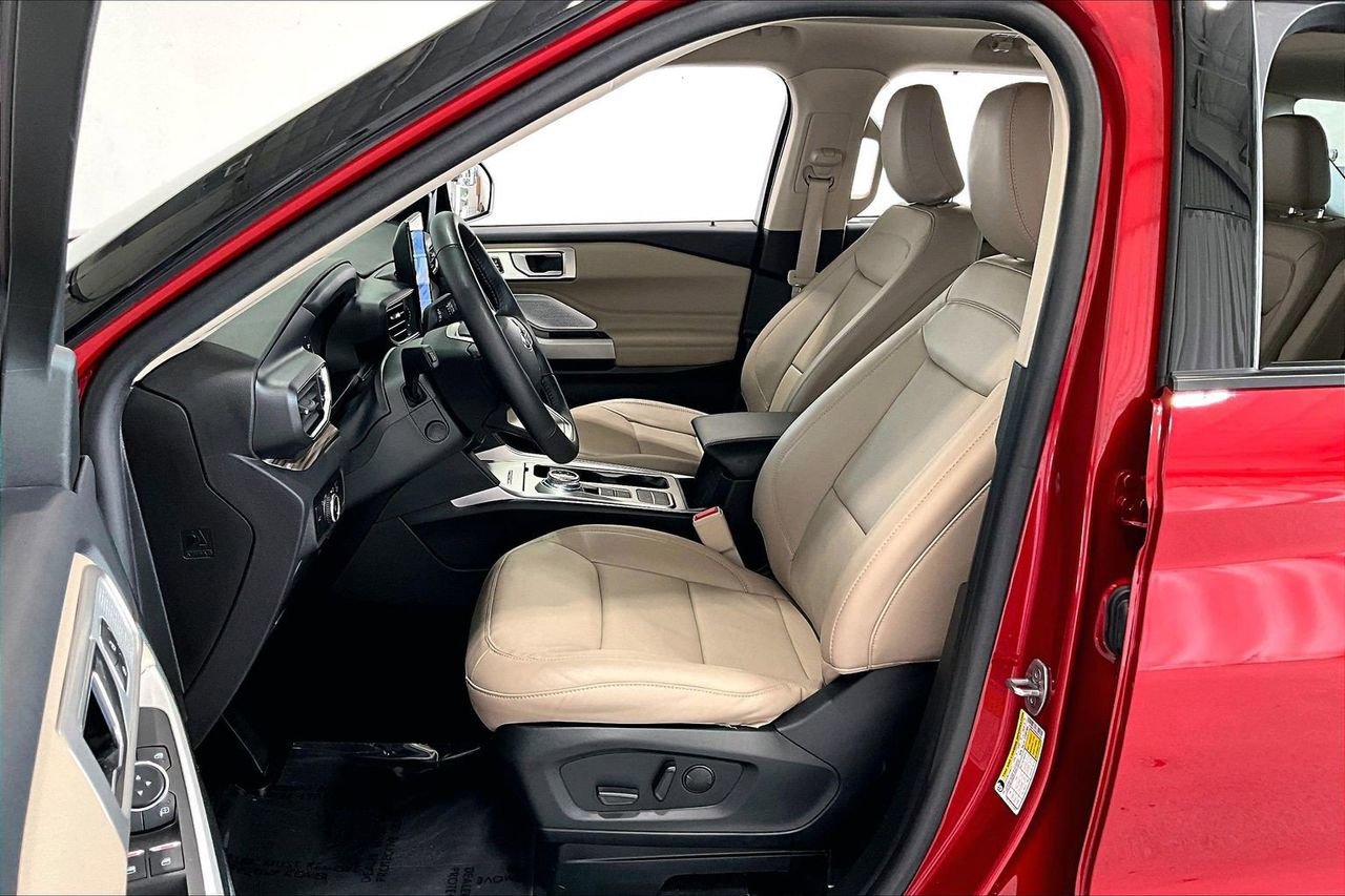 Certified 2024 Ford Explorer Limited w/ Limited Technology Package image 18