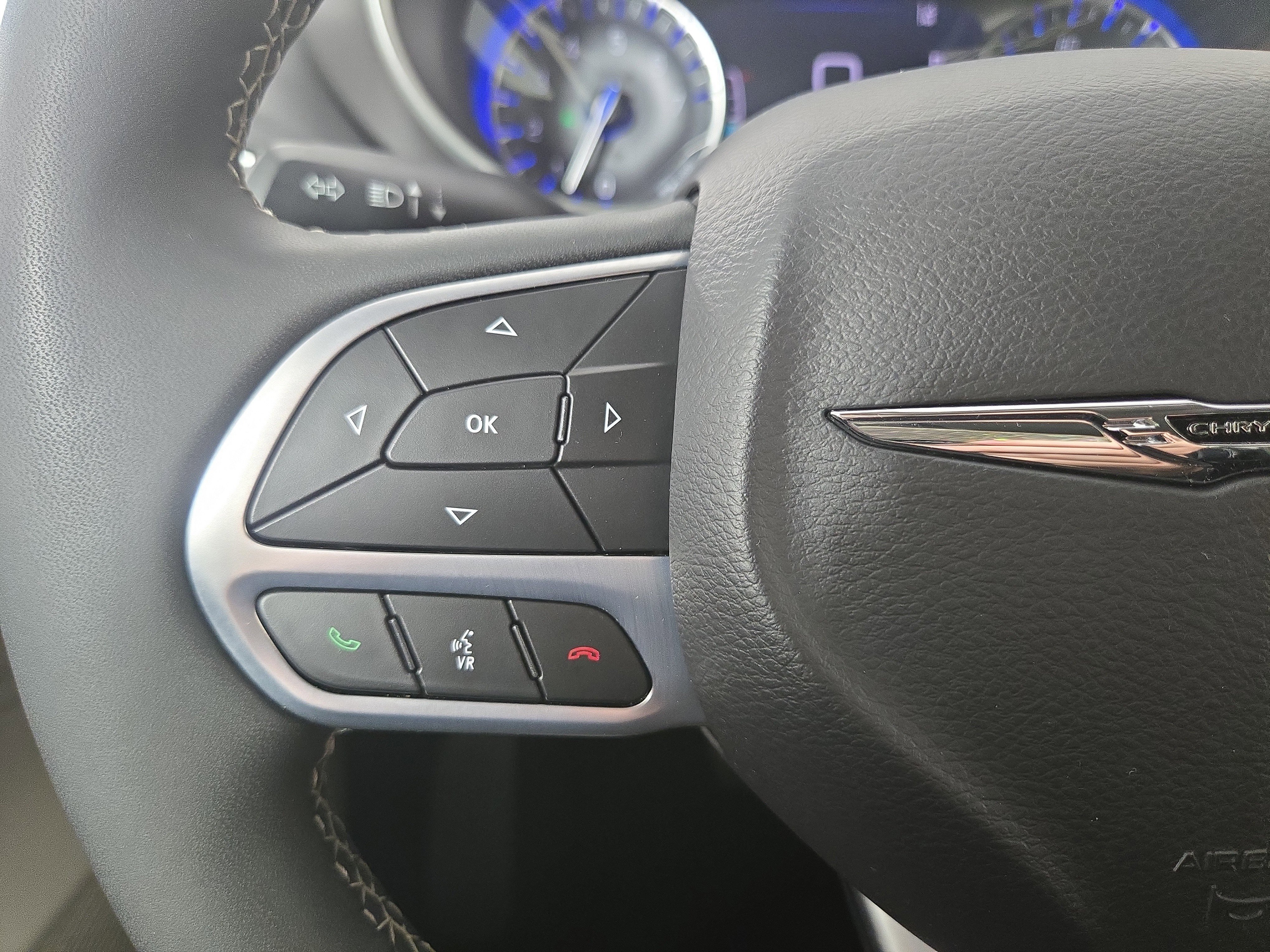 Used 2024 Chrysler Pacifica Touring-L image 16