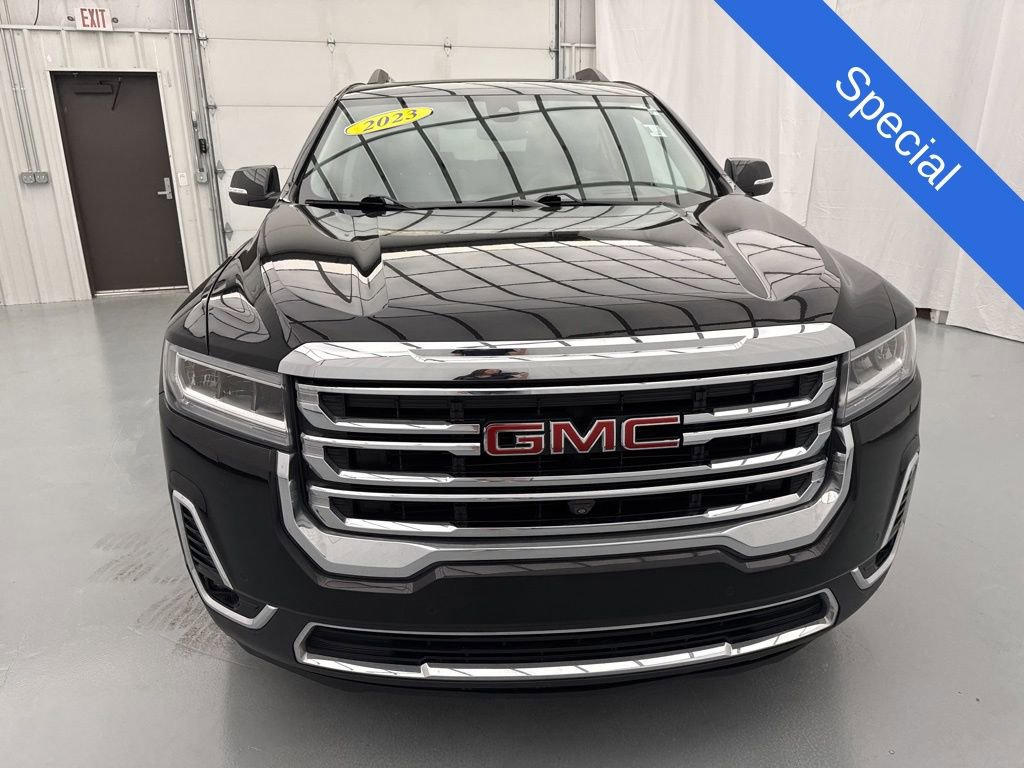 Used 2023 GMC Acadia SLT w/ Technology Package FWD image 2