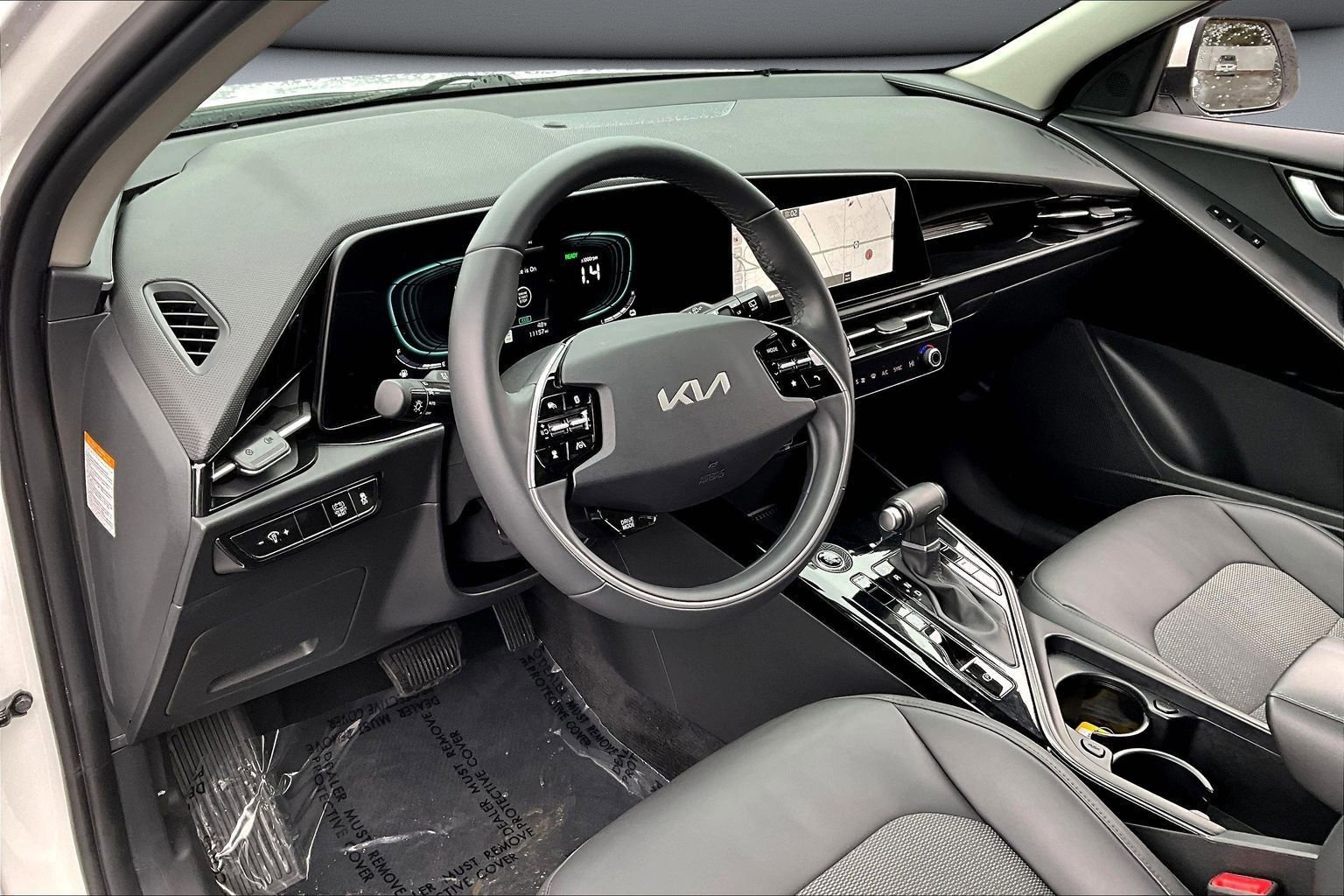 Used 2023 Kia Niro EX image 16