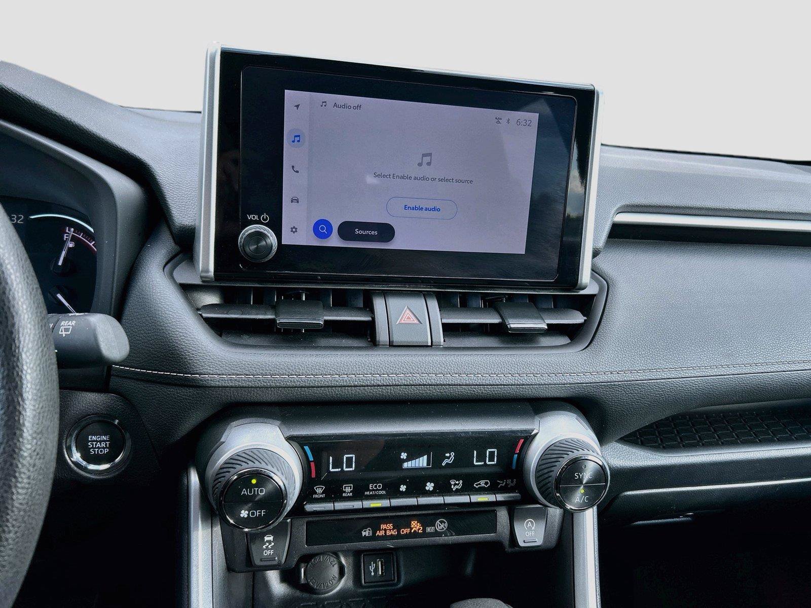 Used 2025 Toyota RAV4 XLE FWD image 27